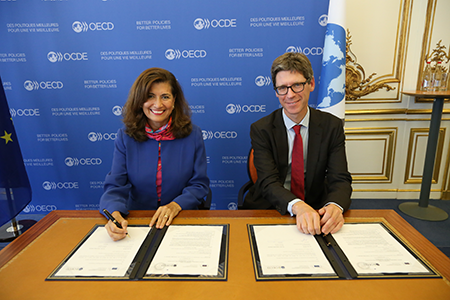 © OECD - OECD Chief of Staff Gabriela Ramos and Director General of the European Commission's Structural Reform Support Service Maarten Verwey concluded an agreement on 34 reform projects on 16 October 2019